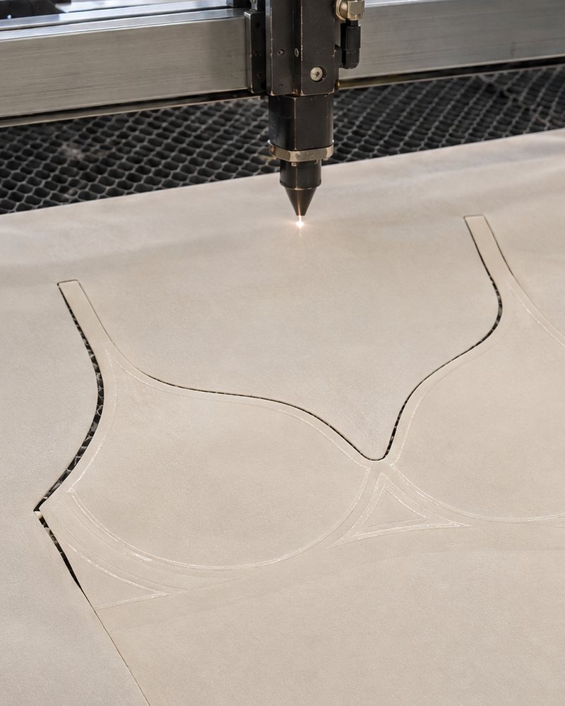 Illustration, detail: a laser head cutting along a curved line in the fabric